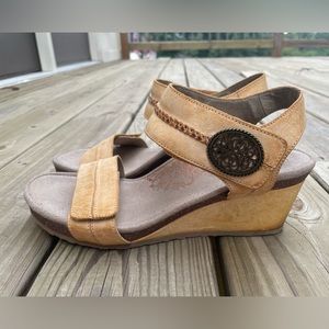 Aetrex Arielle Wedge Latte Sandals Size 11